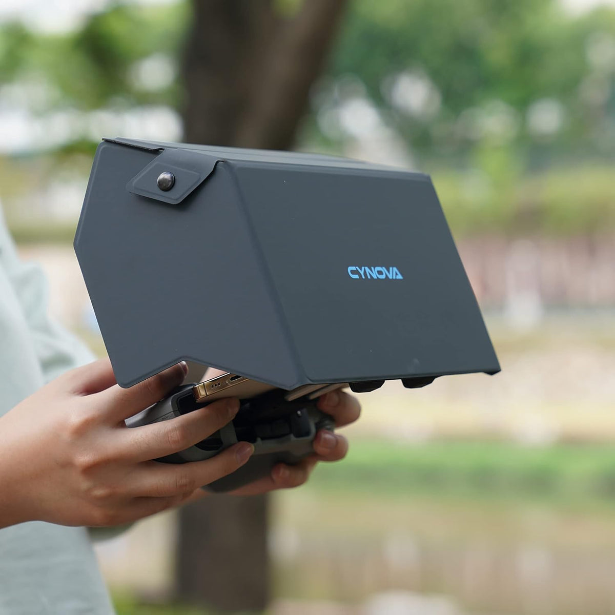 Cynova Sunshade Hood for DJI RC-N1 Controller (4.4-8.1 inch Smartphones) (view 6)