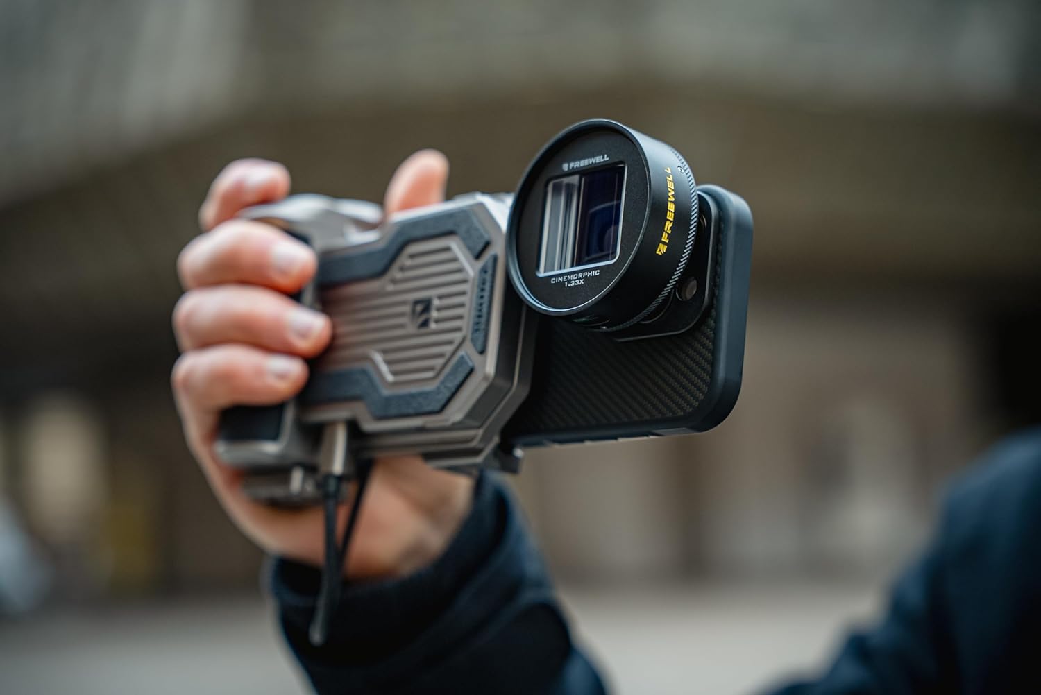 Freewell 1.33x Blue Anamorphic Lens For 17mm Mount iPhone, Samsung - Premium Smartphone Lens for Wide Cinematic Shots 